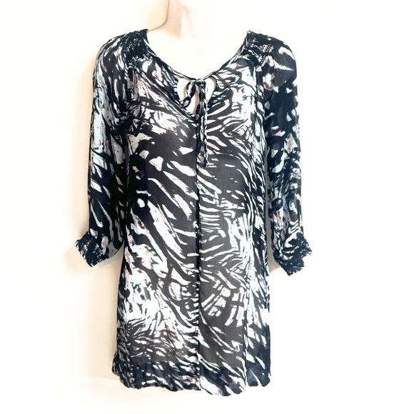 Gypsy 05 Semi Sheer 3/4 Sleeve Tunic Blouse Pullover Keyhole Scoop Neck Black - Picture 1 of 9